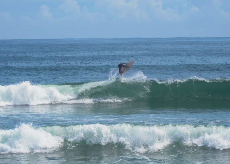 Curanipe mantiene viva la llama del surf en pandemia