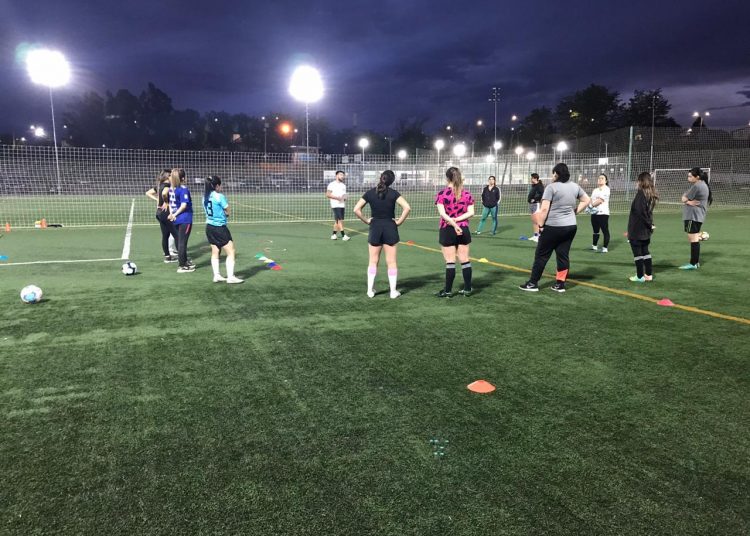 Femicracks: La Academia de fútbol femenino que espera revolucionar el Maule