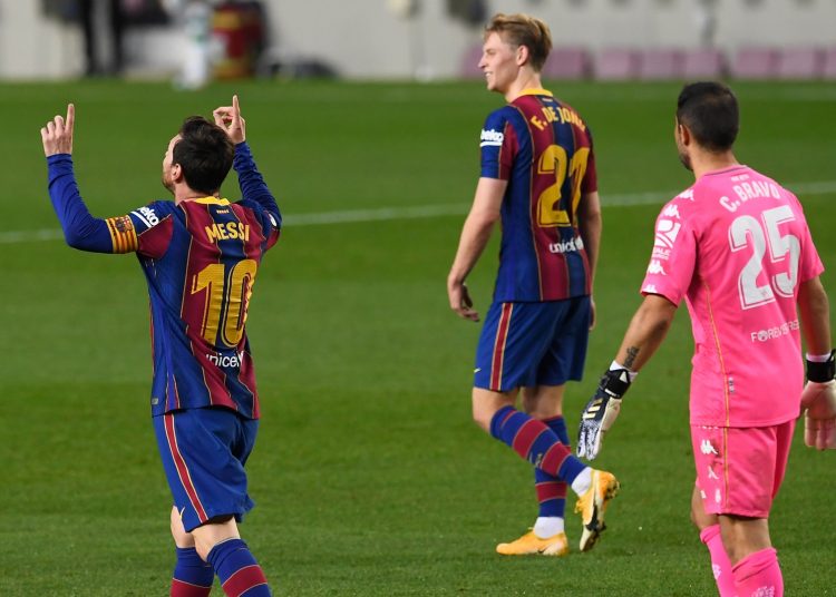 Bravo contuvo penal en derrota del Betis ante el Barcelona