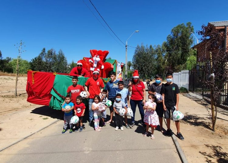 “Mil balones, mil sonrisas”: La cruzada que buscó masificar el deporte en los niños
