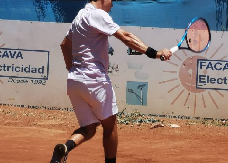 Maulinos mostraron sus mejores golpes en arcilla del Club de Tenis Talca