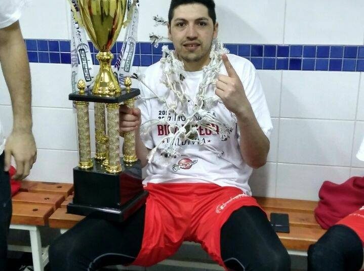 Pívot tiene todo acordado para colocarse la tricota de Español