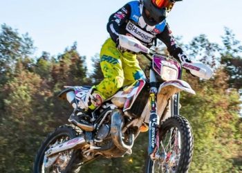 Piloto maulina realiza campaña para poder representar a Chile en Estados Unidos 