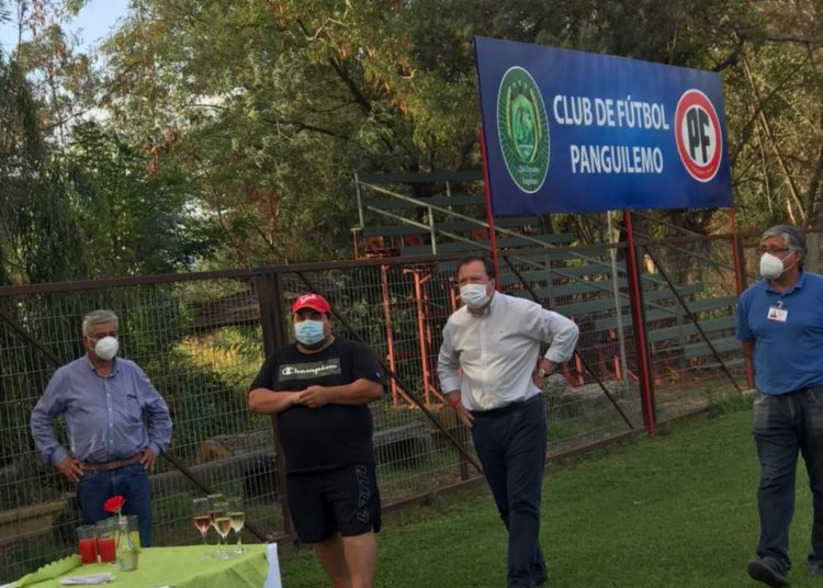 Hinchas de Panguilemo saltan en una patita con inauguración de sus nuevas galuchas  