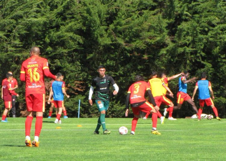 Continúa la puesta a punto: Independiente de  Cauquenes enfrentó a elenco de Primera División