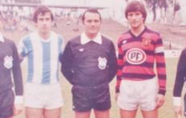 Pitazo final y al cielo para carismático árbitro del fútbol amateur maulino