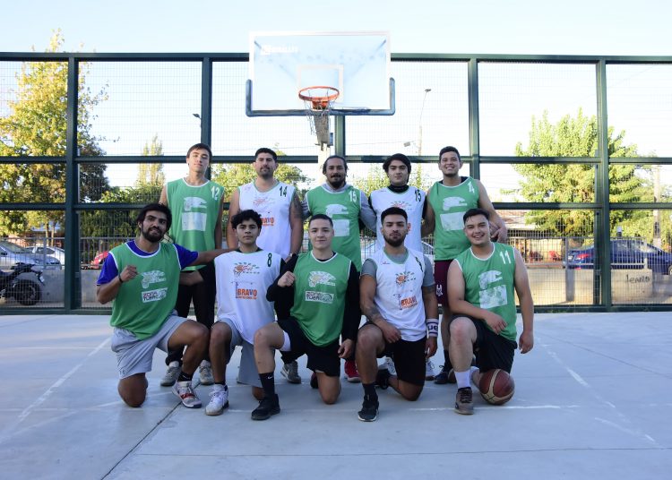 Truenos aprovecha el tiempo para histórico debut en la LNB