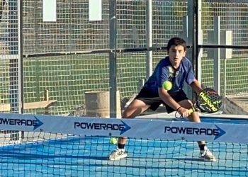 Promesa maulina del pádel busca mejorar su juego de cara a Mundial