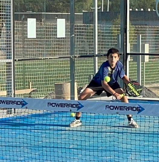 Promesa maulina del pádel busca mejorar su juego de cara a Mundial
