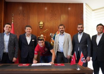 Ángelo Sagal fue confirmado en nuevo Club de Europa