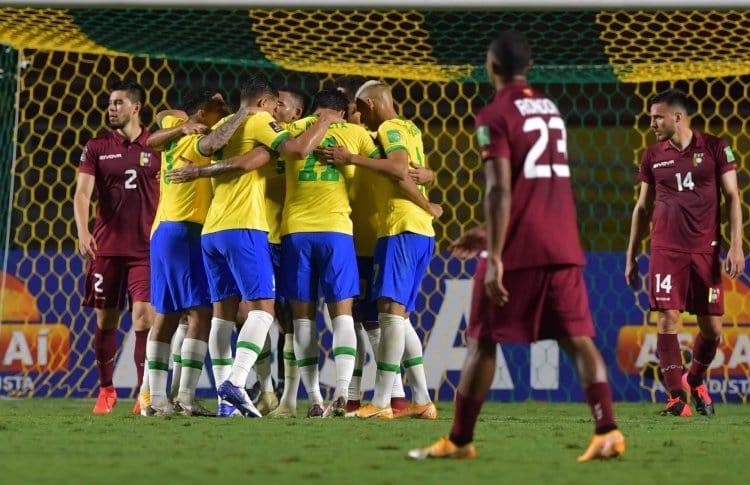 Brasil y Venezuela abren los fuegos de una polémica Copa América 