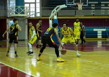 Español dejó pasar la opción de seguir en la parte alta de la tabla