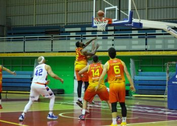 Hispanos perdieron ante rival directo por los primeros lugares de la Conferencia Centro