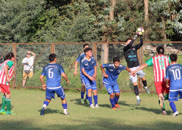 Equipos del Maule ya están participando para renovar las canchas de su barrio
