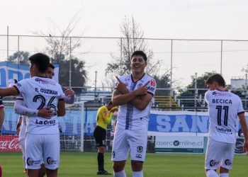 Santa Cruz enfrenta a Rangers con el objetivo de acortar distancia con los punteros