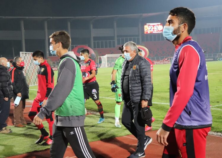 Semana decisiva para continuidad de Marcoleta en la banca de Rangers