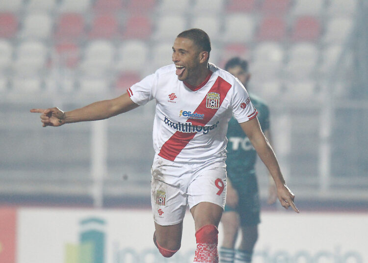 Curicó cosechó tres puntos de oro y respira en la tabla de Primera