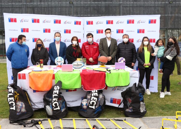 Maulinos recibieron implementación deportiva para talleres de actividad física  