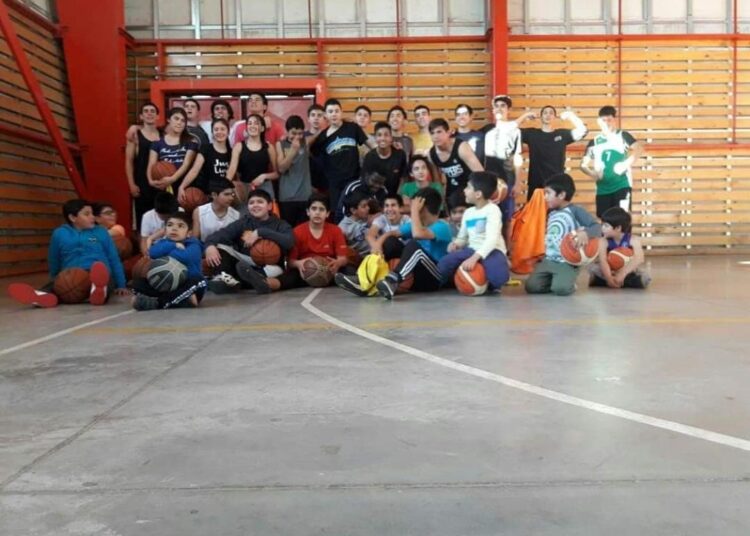 Atlético Comercio está apostando a la masificación del básquetbol maulino  