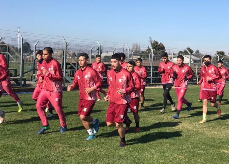 Deportes Linares retomó las prácticas presenciales y pensando en el debut