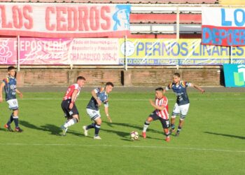 Linares espera conseguir su primer triunfo en la Tercera División con nuevo DT