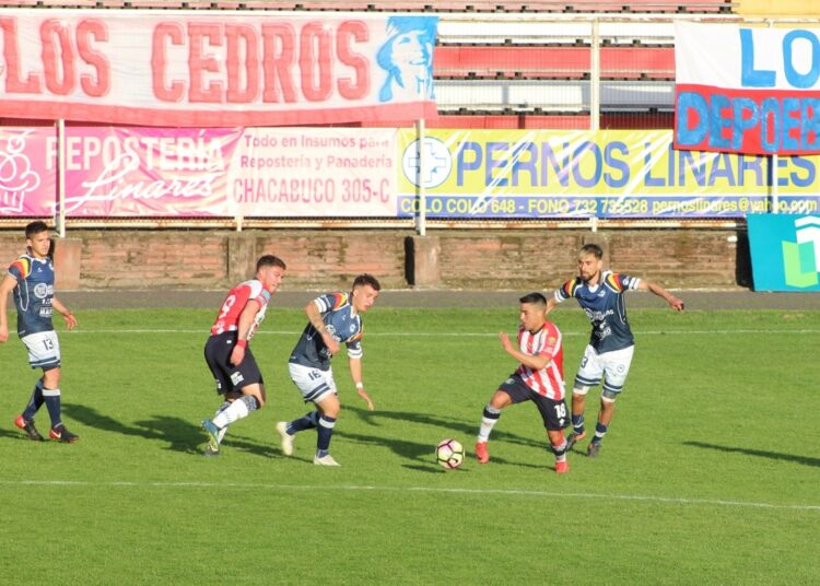 Linares espera conseguir su primer triunfo en la Tercera División con nuevo DT