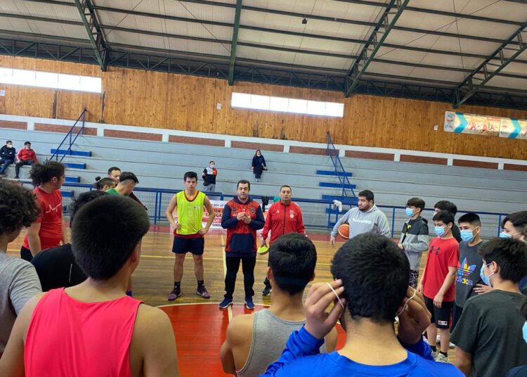 Head coach de la Roja cestera vio en terreno a promesas de la región