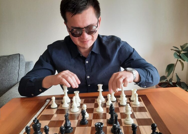 Michael Moraga: El talquino que espera triunfar en el ajedrez para ciegos