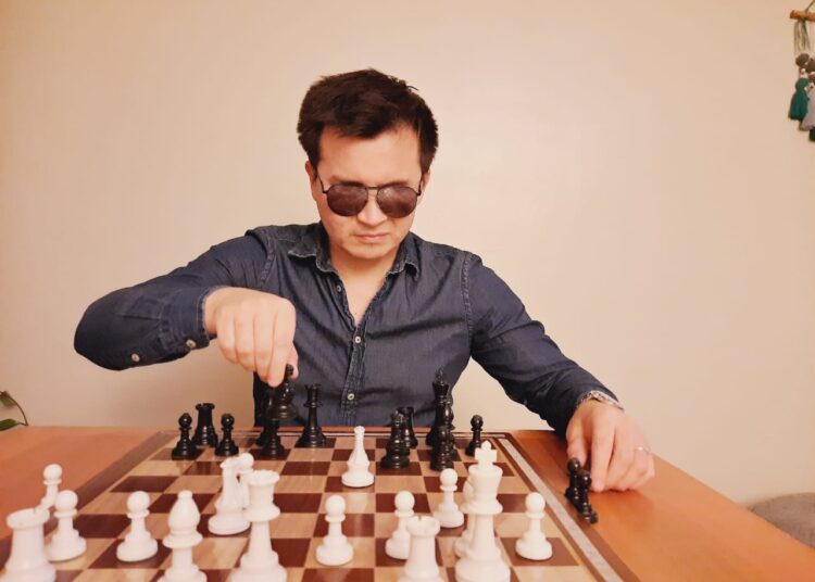 Ajedrecista talquino no vidente logró tablas ante reconocido crédito europeo