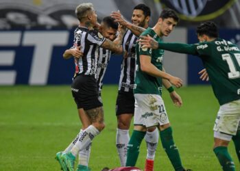 Parten las semifinales de la Libertadores con chilenos en acción