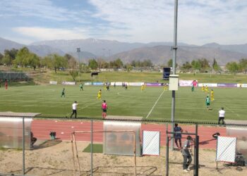 Cauquenes derrotó a Rodelindo Román y sigue en la lucha por el ascenso