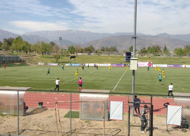 Cauquenes derrotó a Rodelindo Román y sigue en la lucha por el ascenso