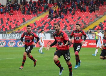 Siguen las variantes: El equipo que pararía Fuentes para enfrentar a Santa Cruz