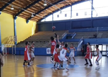 Llegaron los abrazos en Liceo de Curicó