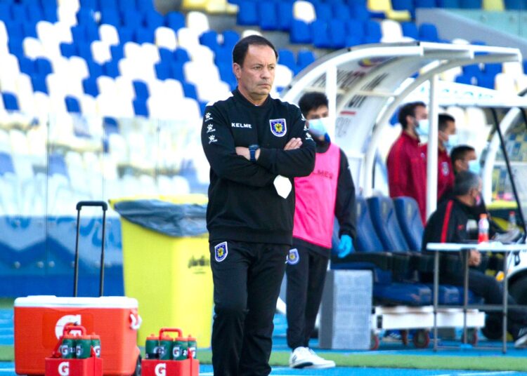 Controversial ex técnico de Rangers vuelve al Fiscal