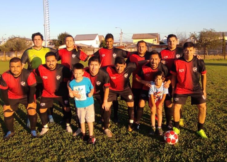 21 de Mayo se llevó todos los premiados en torneo de Viejos Cracks