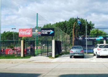 Niños y jóvenes podrán ser parte de escuelas de verano de pádel y fútbol