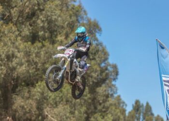 Tania González traspasa sus  conocimientos arriba de la moto