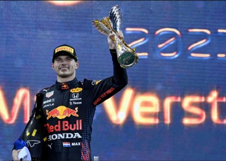 Emocionante final de la F1 dio como vencedor a Max Verstappen