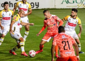 Defensa uruguayo tiene todo acordado con Rangers para sumarse este 2022