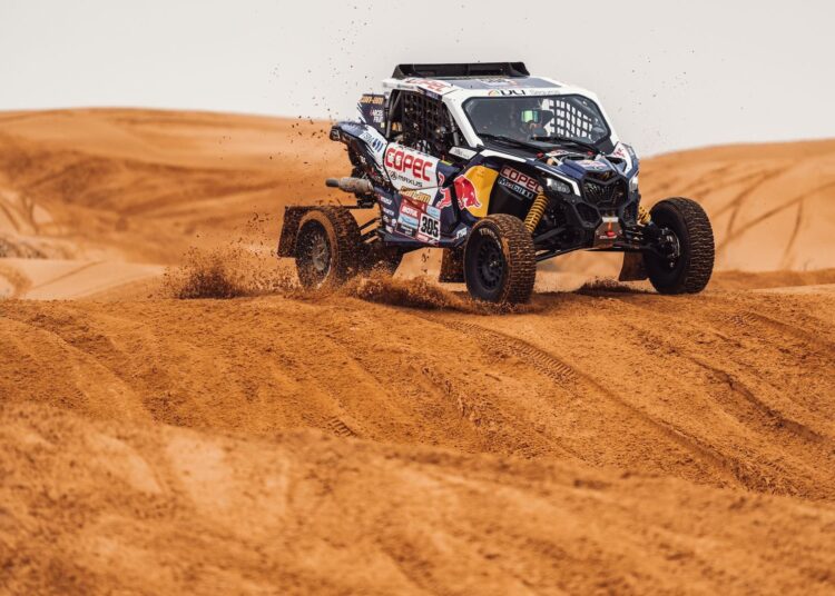 López continúa mandando en prototipos ligeros del Dakar