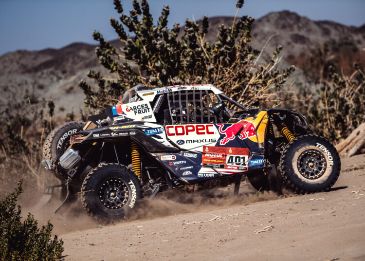 “Chaleco” sigue al tope del Dakar tras finalizar primera parte de la competencia