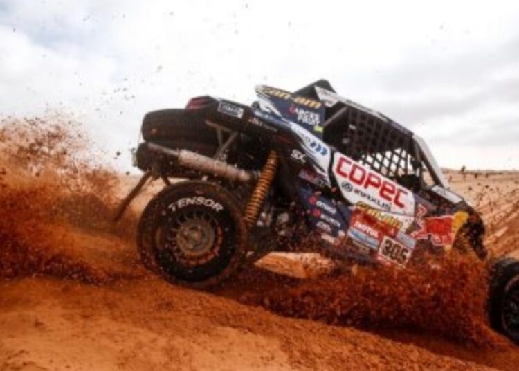 Francisco López quedó como líder de prototipos ligeros del Dakar