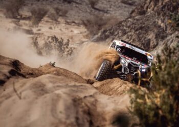 Francisco López está otra vez a un paso de la gloria en el Dakar