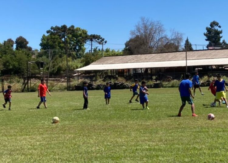 Clínicas de fútbol se lograron materializar gracias a proyecto del Gobierno Regional
