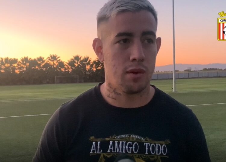 Delantero argentino ya entrena con la casaquilla del “Curi”