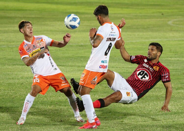 Cobreloa vino a Talca y le faltó el respeto a Rangers
