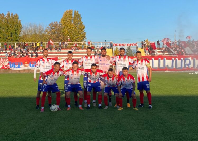 Deportes Linares presentó su plantel ante su gente