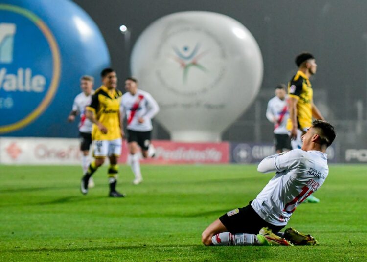 Curicó cerró su primera ronda con goleada