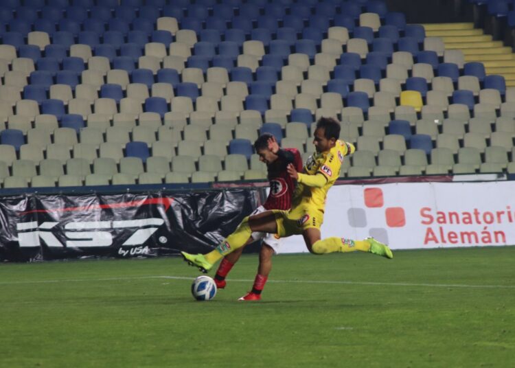 Rojinegro recuperó terreno otra vez de visita